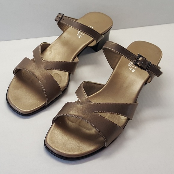 munro american sandals
